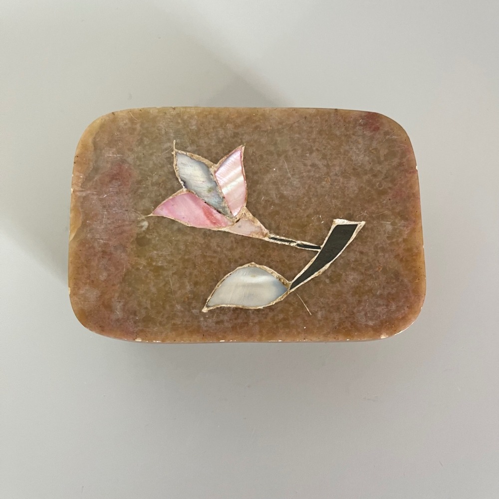 Unbranded Soapstone Trinket Box  Tan Floral Inlay Made in India‎